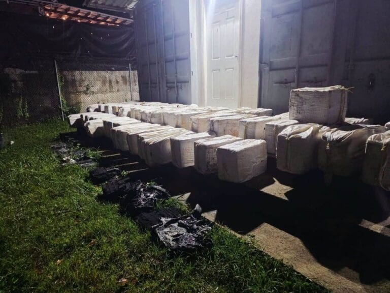 Incautan-cocaina-en cisterna