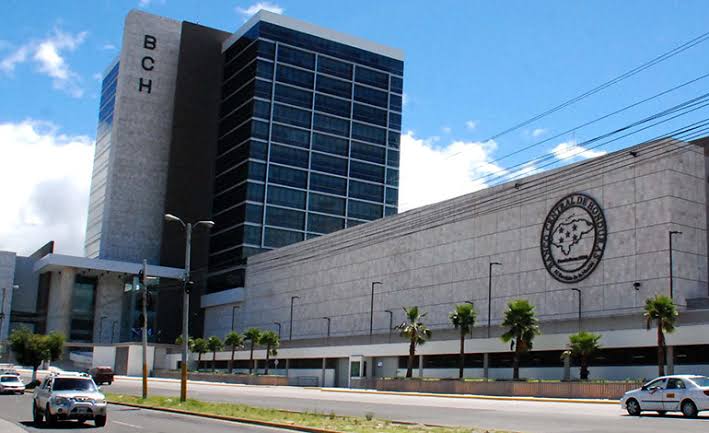 Dolar se dispara a 27 lempiras por unidad