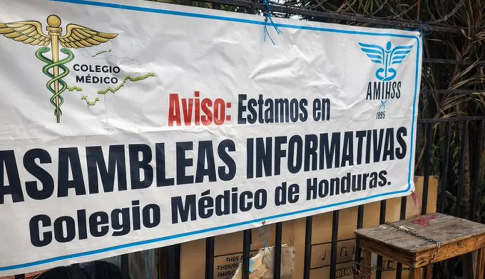 Médicos suspenden consulta externa por salarios atrasados