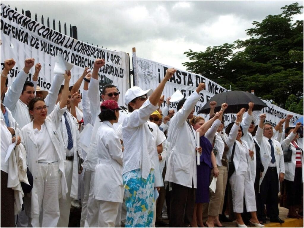 Asambleas médicas suspenden consultas en hospitales