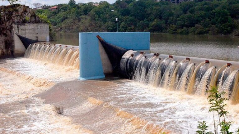 NIVELES-DE-AGUA-SANAA-REPRESA-LOS-LAURELES-800x450